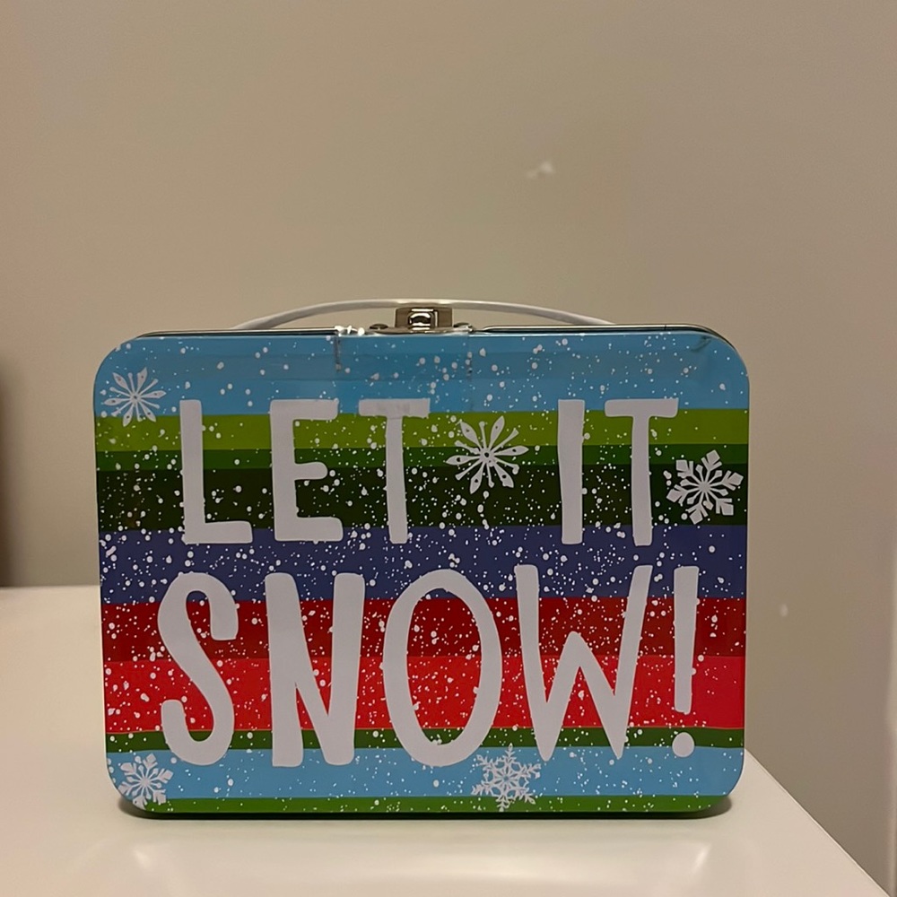 Christmas little tin box. 🎄